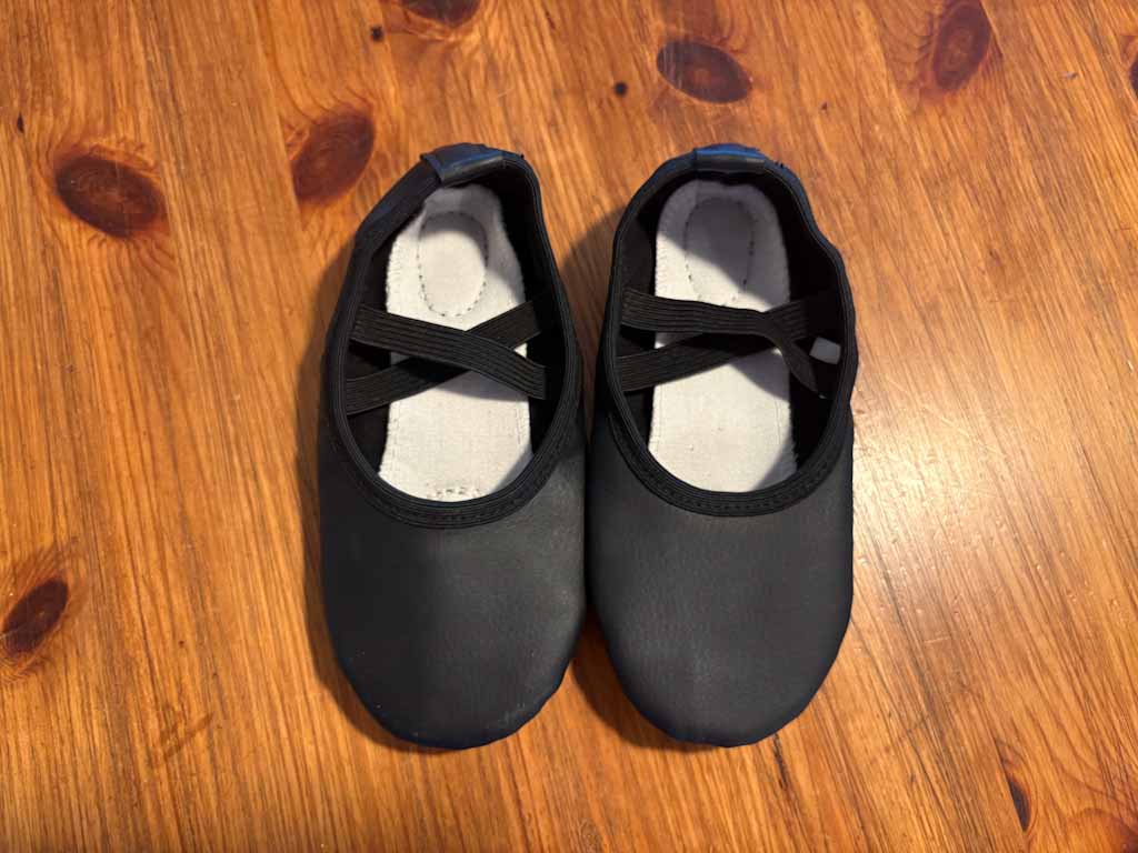 Zapatillas de ballet negras talla 28 – elásticas cruzadas y suela partida