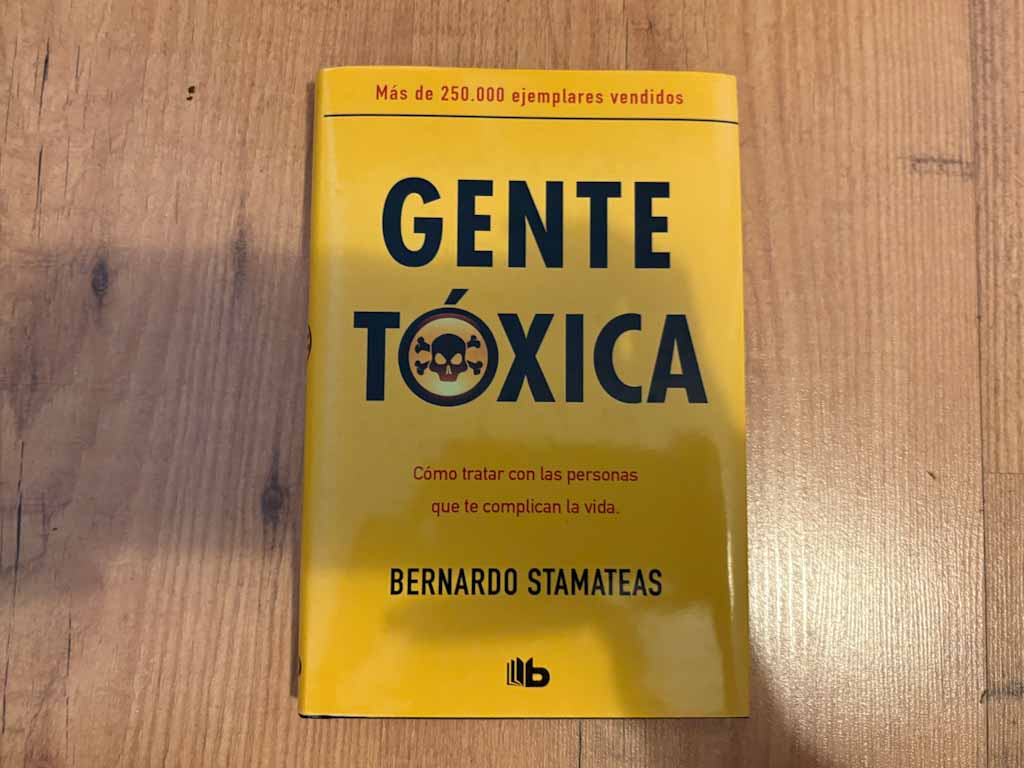 Lot 3 books: Toxic People, Kama-Sutra, Simplify your life