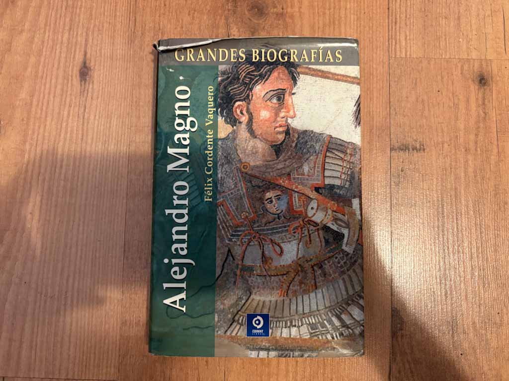 Lot 3 books: Alexander the Great, The Etruscans and The Historian.