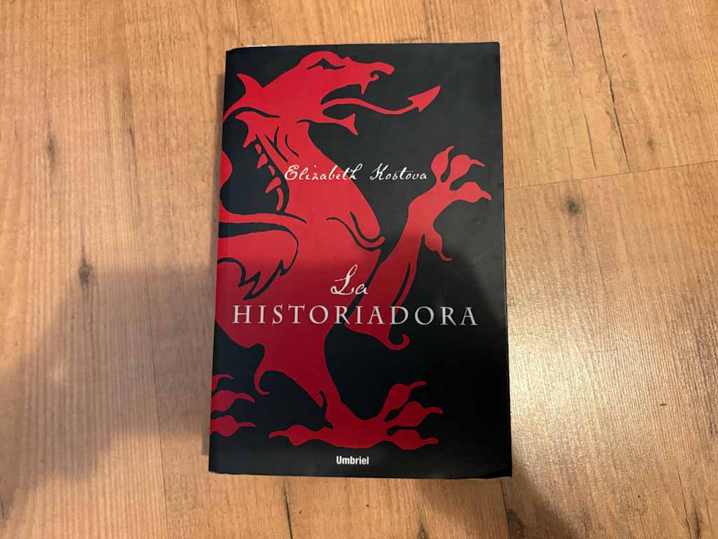 Lot 3 books: Alexander the Great, The Etruscans and The Historian.