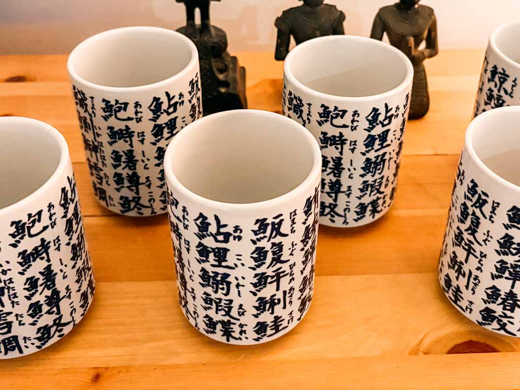 Set de 6 tazas japonesas de cerámica con kanjis – Estilo oriental tradicional