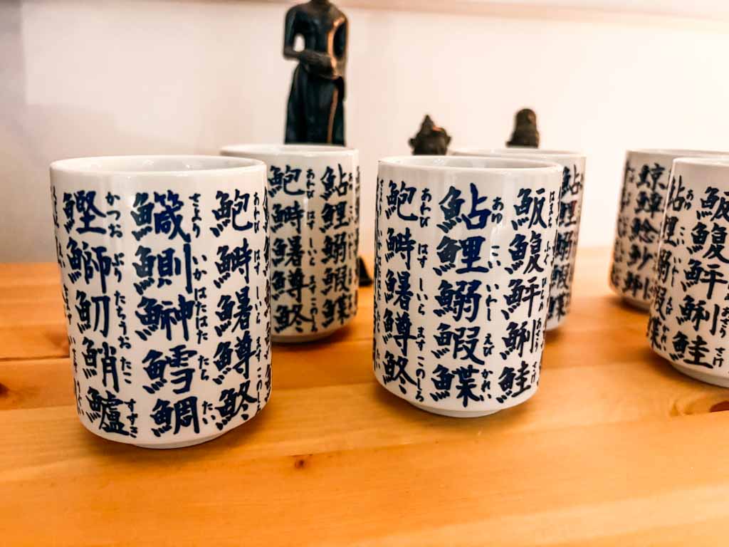 Set de 6 tazas japonesas de cerámica con kanjis – Estilo oriental tradicional