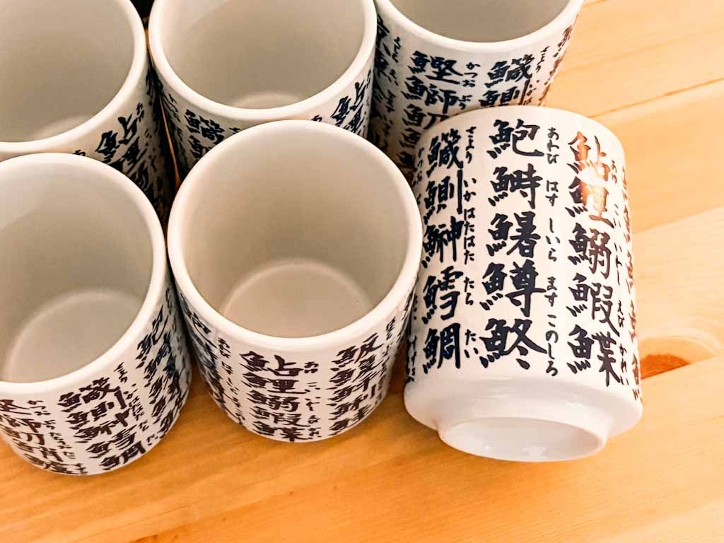 Set de 6 tazas japonesas de cerámica con kanjis – Estilo oriental tradicional