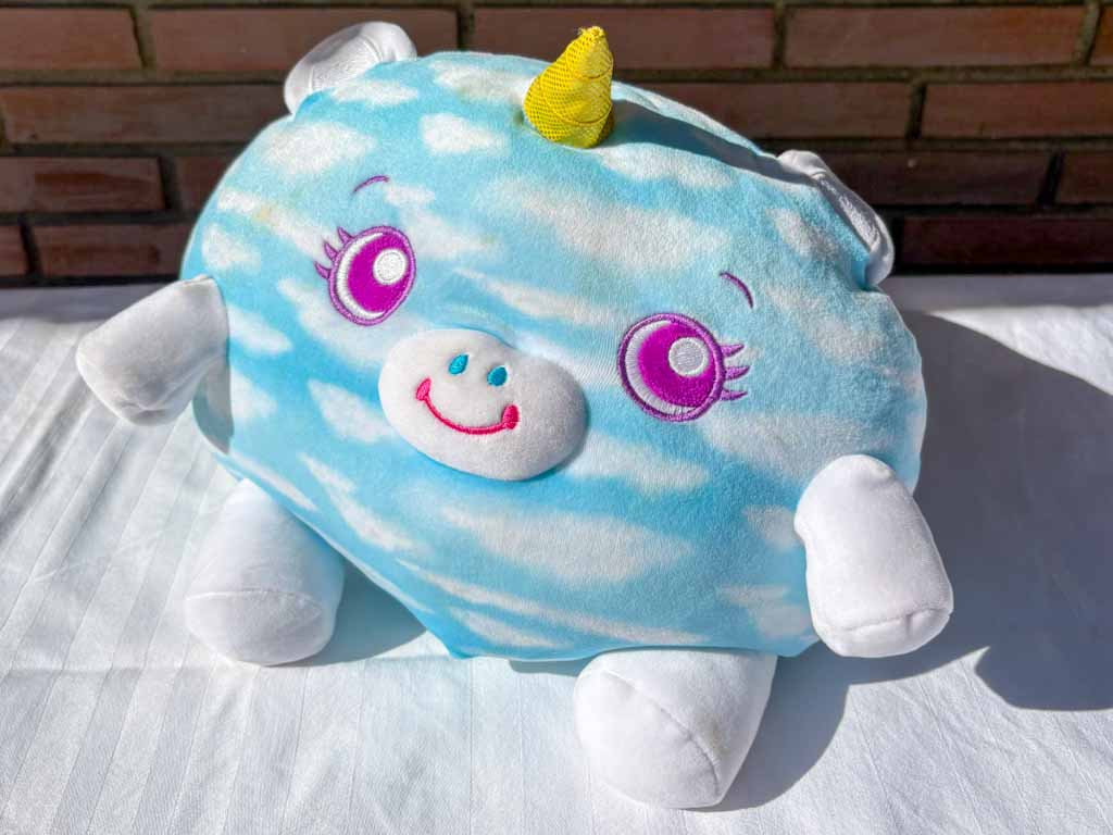 🦄 Peluche Unicornio Nube – Azul Celeste con Detalles Mágicos