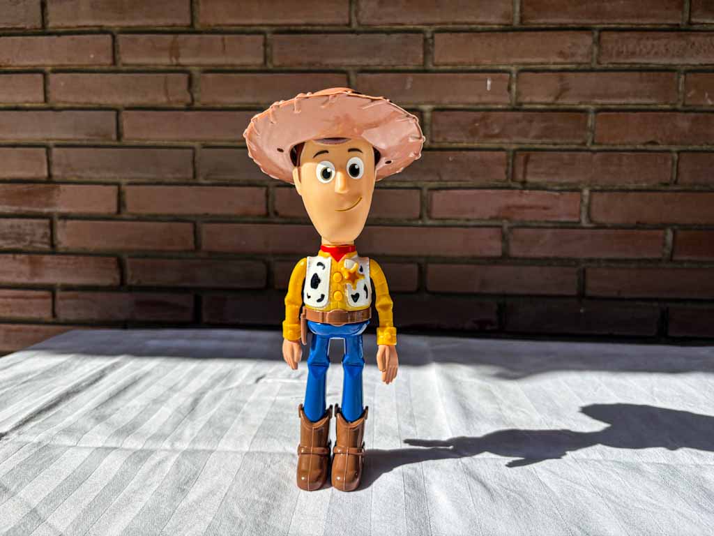 Muñeco Woody Toy Story con sombrero desmontable – Figura articulada 20 cm