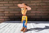 Muñeco Woody Toy Story con sombrero desmontable – Figura articulada 20 cm