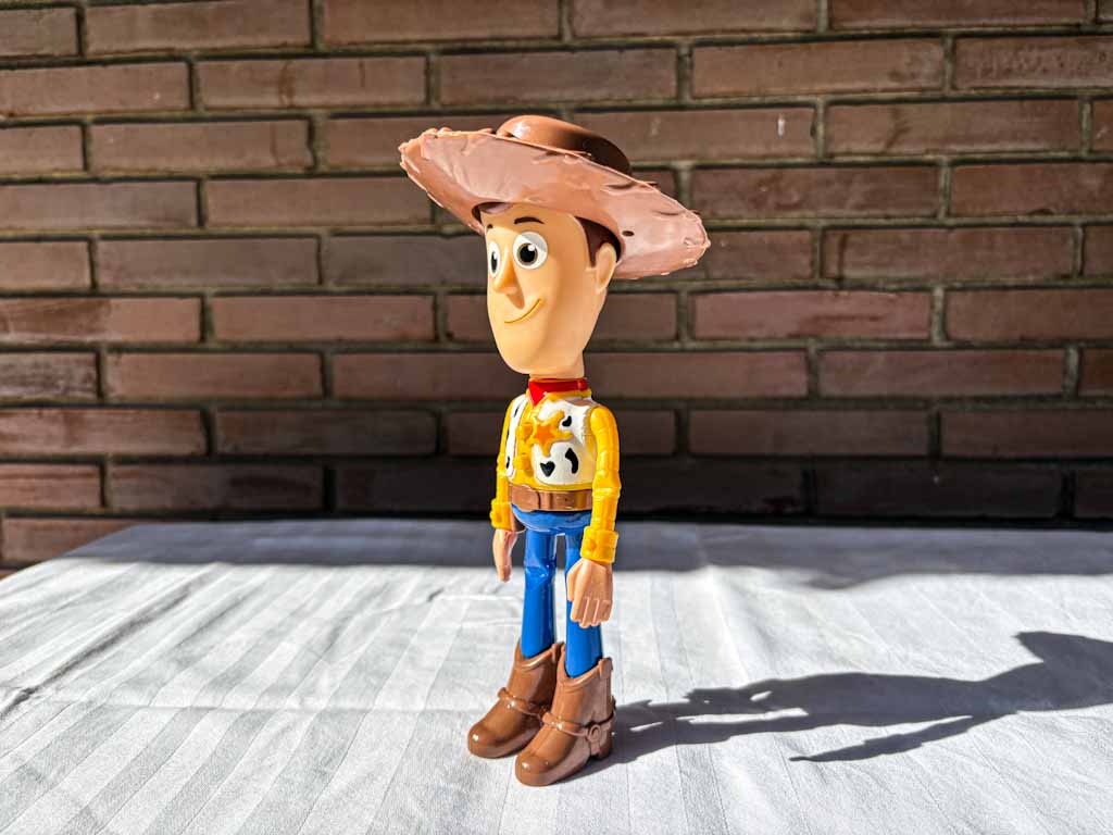 Muñeco Woody Toy Story con sombrero desmontable – Figura articulada 20 cm