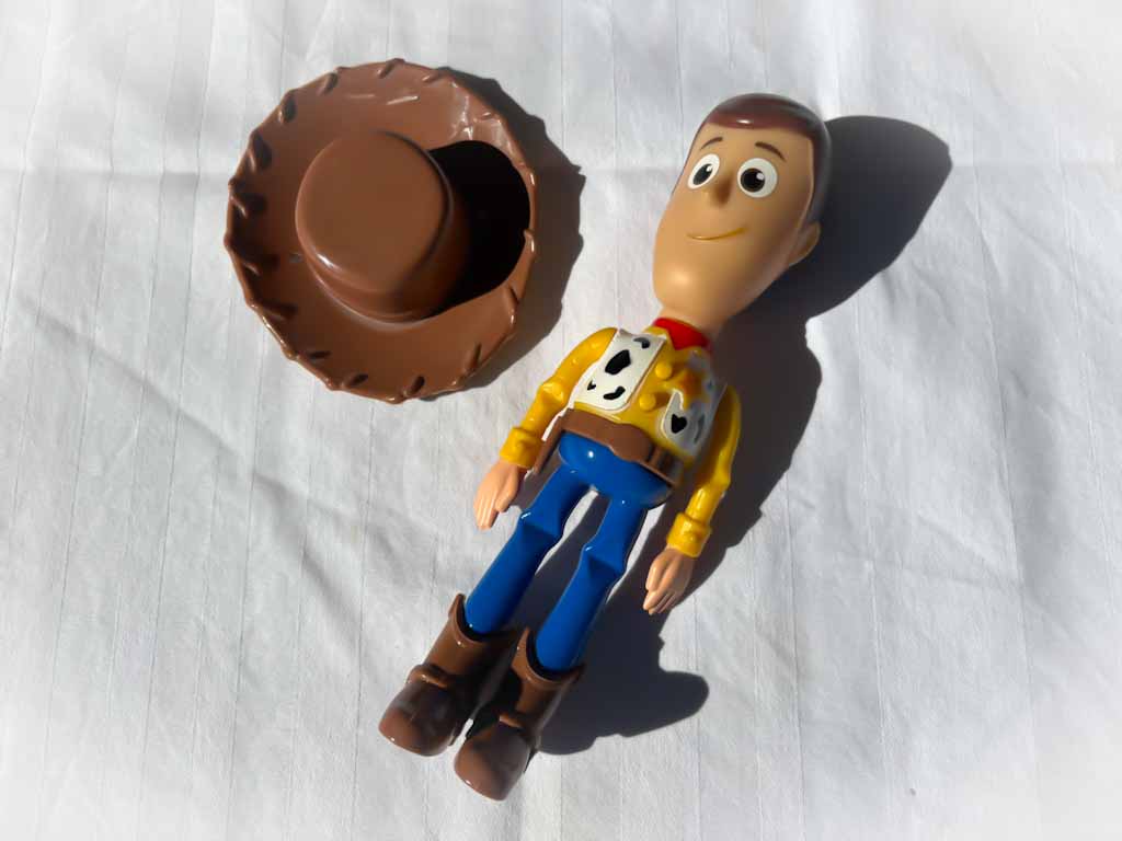 Muñeco Woody Toy Story con sombrero desmontable – Figura articulada 20 cm