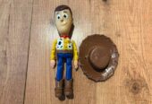 Muñeco Woody Toy Story con sombrero desmontable – Figura articulada 20 cm