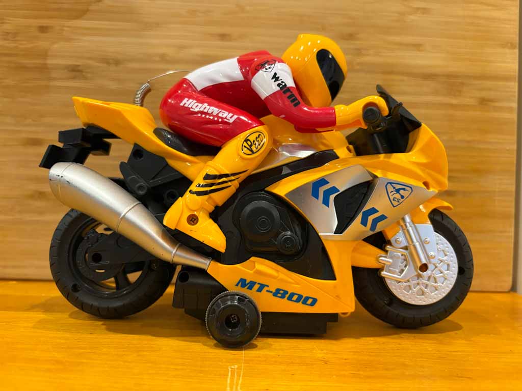 🏍️ Moto de Juguete Deportiva con Piloto Incluido – Modelo MT-800 (Luces, Sonido y Movimiento)