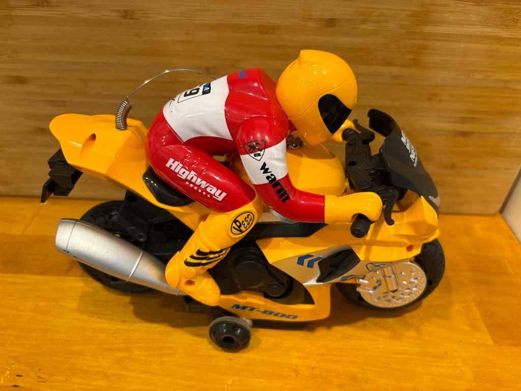 🏍️ Moto de Juguete Deportiva con Piloto Incluido – Modelo MT-800 (Luces, Sonido y Movimiento)