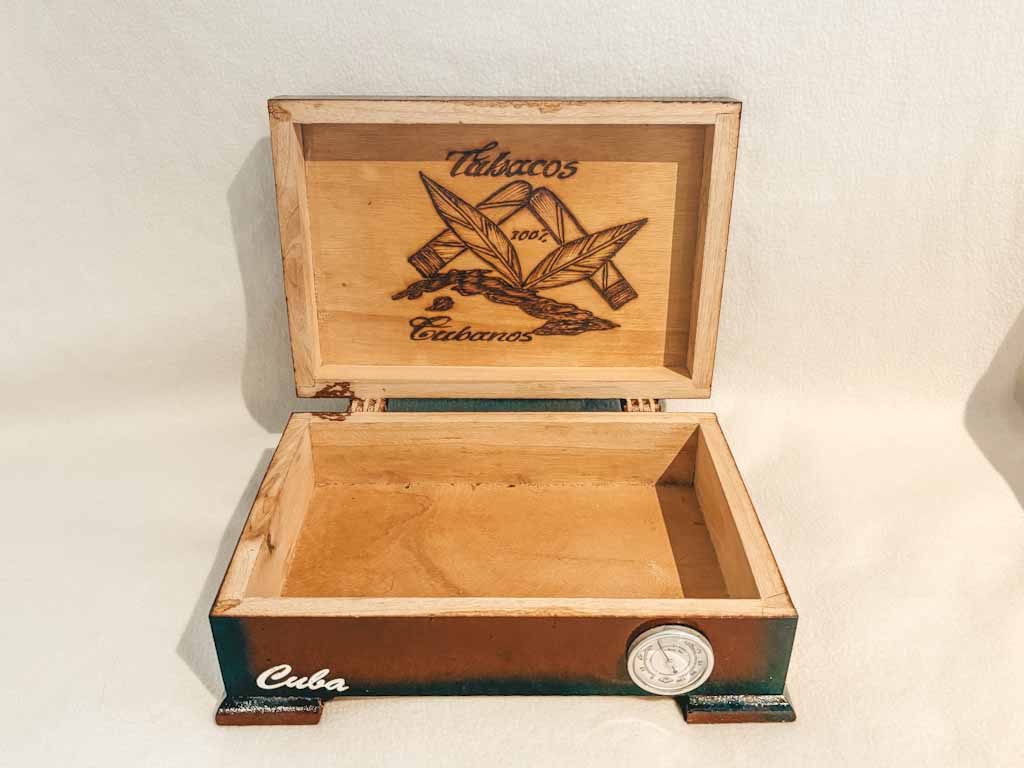 Caja humidificadora de puros cubanos Montecristo | Con higrómetro y cortapuros Cohiba