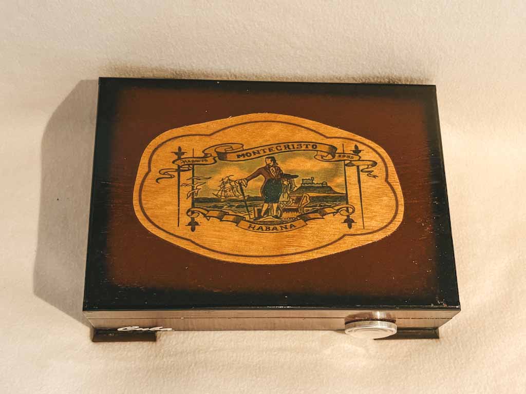 Caja humidificadora de puros cubanos Montecristo | Con higrómetro y cortapuros Cohiba