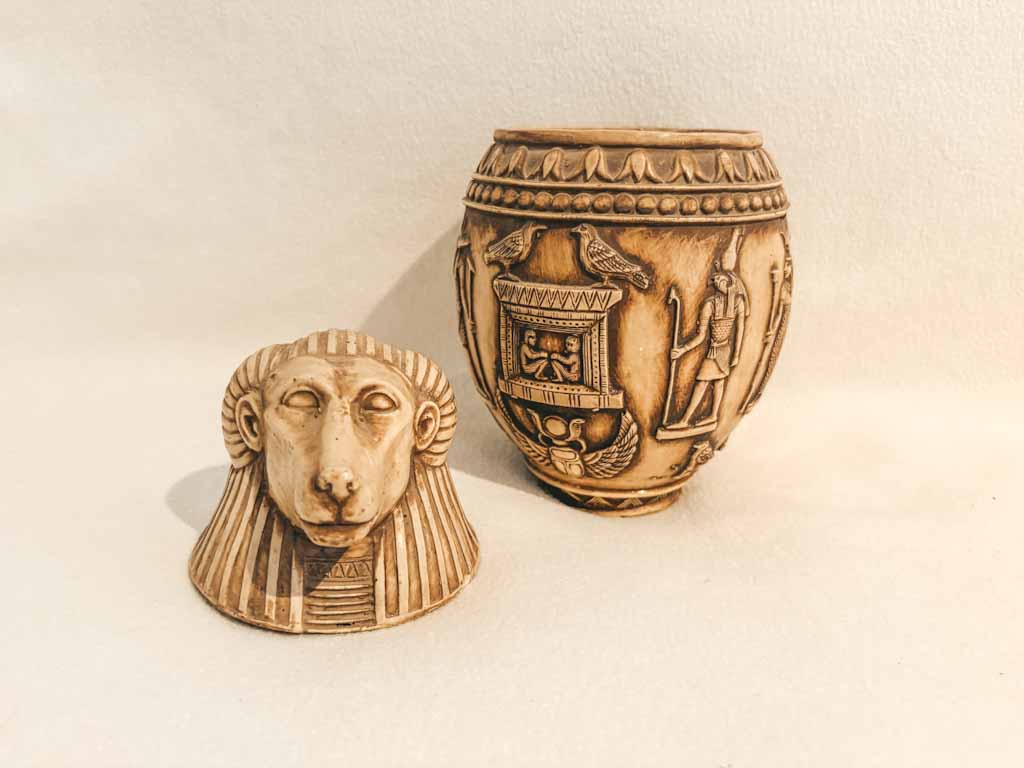 Bote canopo egipcio decorativo | Réplica antigua comprada en El Cairo | 23 cm alto