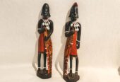 Pareja de figuras africanas talladas a mano – 32 cm de altura