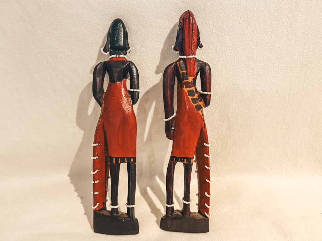 Pareja de figuras africanas talladas a mano – 32 cm de altura