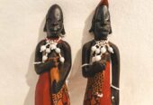 Pareja de figuras africanas talladas a mano – 32 cm de altura