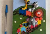 Cuadro infantil artesanal 3D — Tren de animales en madera pintada a mano
