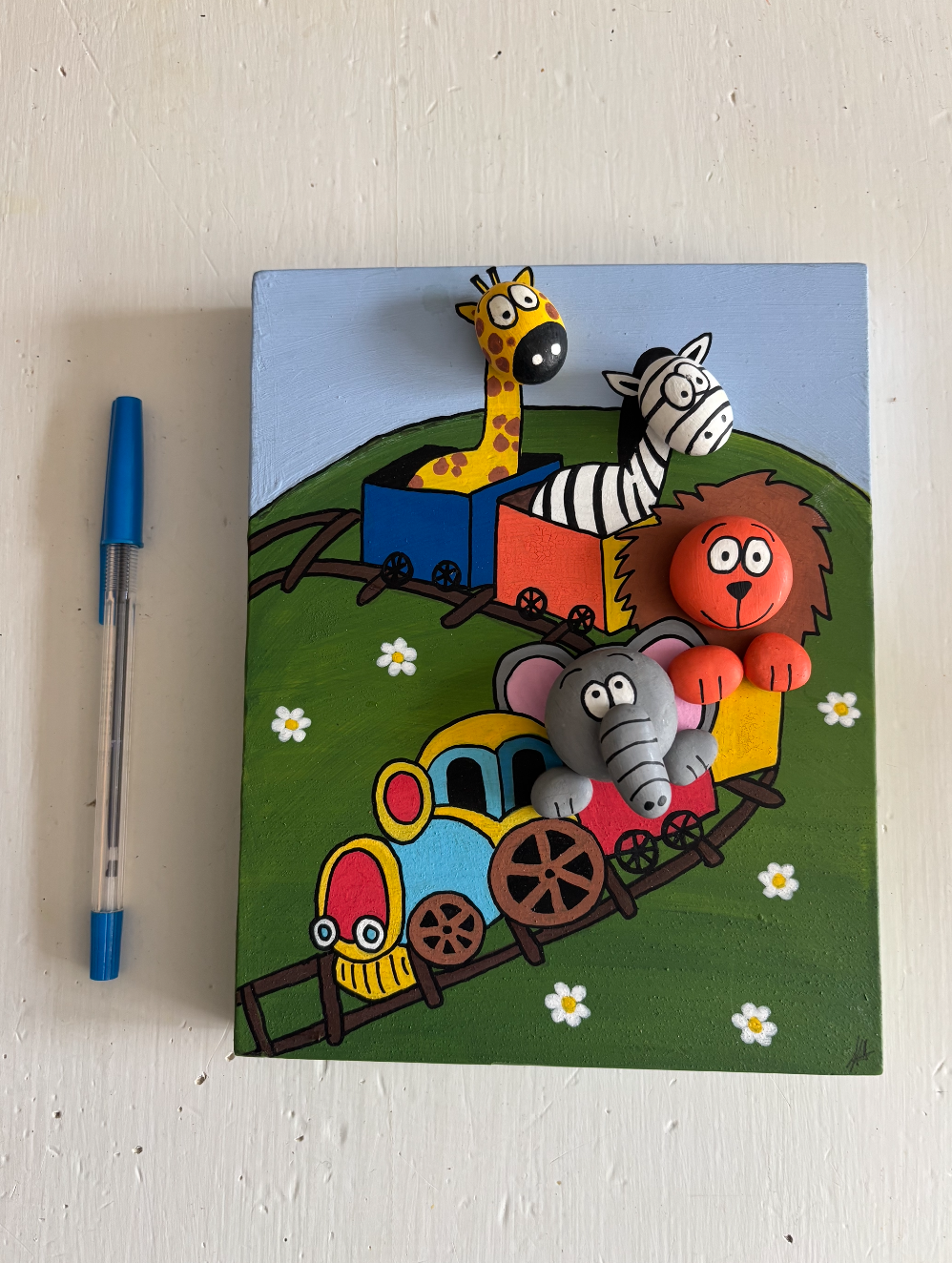 Cuadro infantil artesanal 3D — Tren de animales en madera pintada a mano